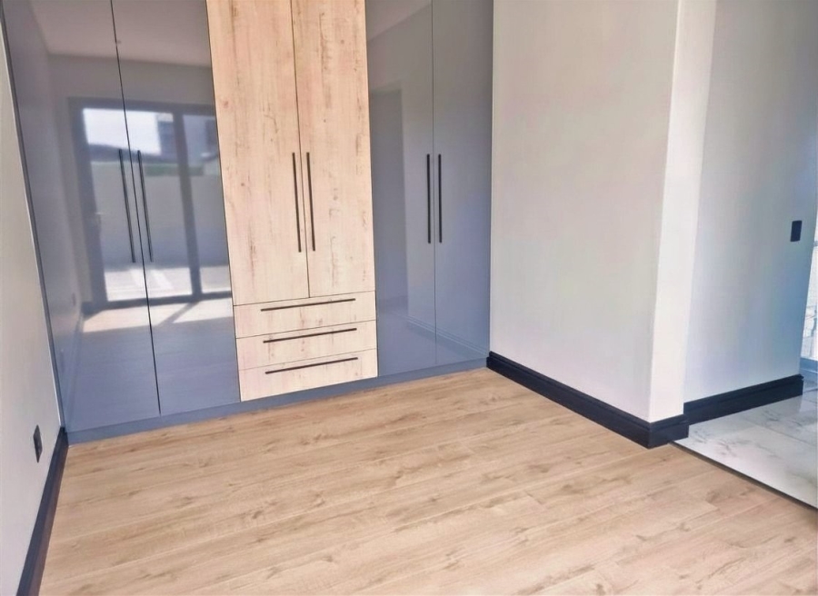 5 Bedroom Property for Sale in Parklands North Western Cape